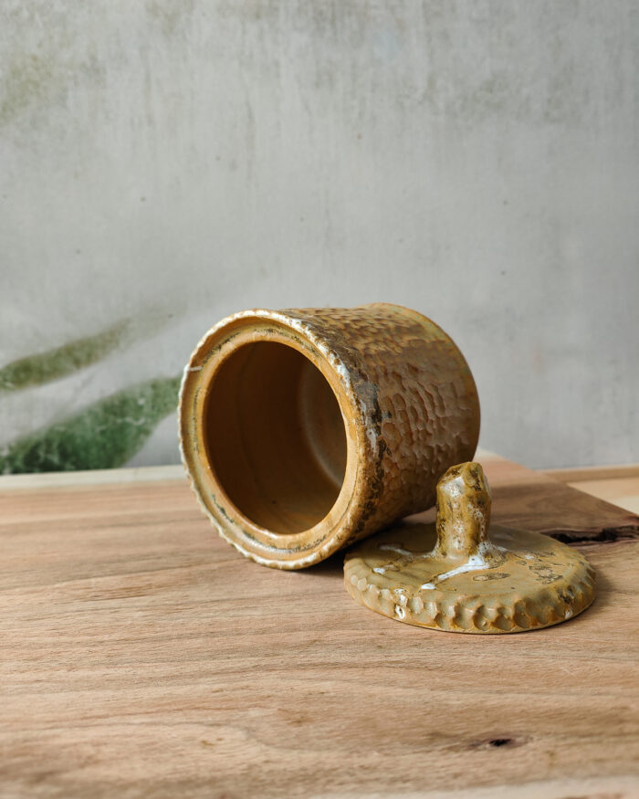 Honeycomb crackle jar